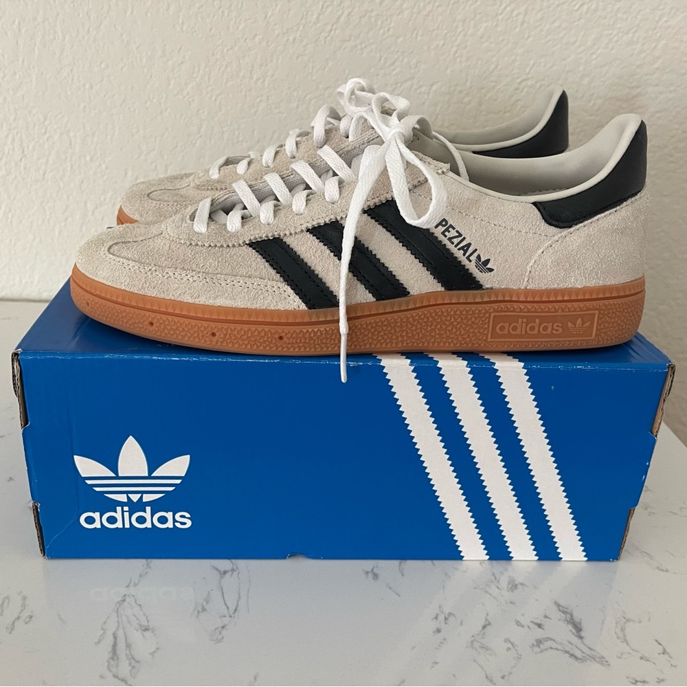 Adidas
Handball Spezial "Aluminium" sneakers